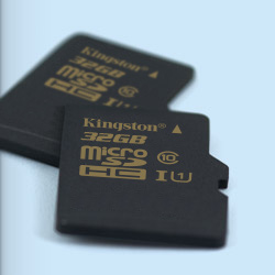 32 GB . microSDHC/SDXC karta Kingston UHS-I Class 1 (U1) (90R/45W) + SD adaptér