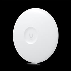 Ubiquiti 60GHz+5GHz client with 2.7Gbps symmetrical speed and 15km+ range